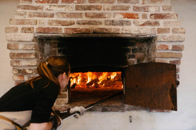 zuurdesembrood in de houtoven
